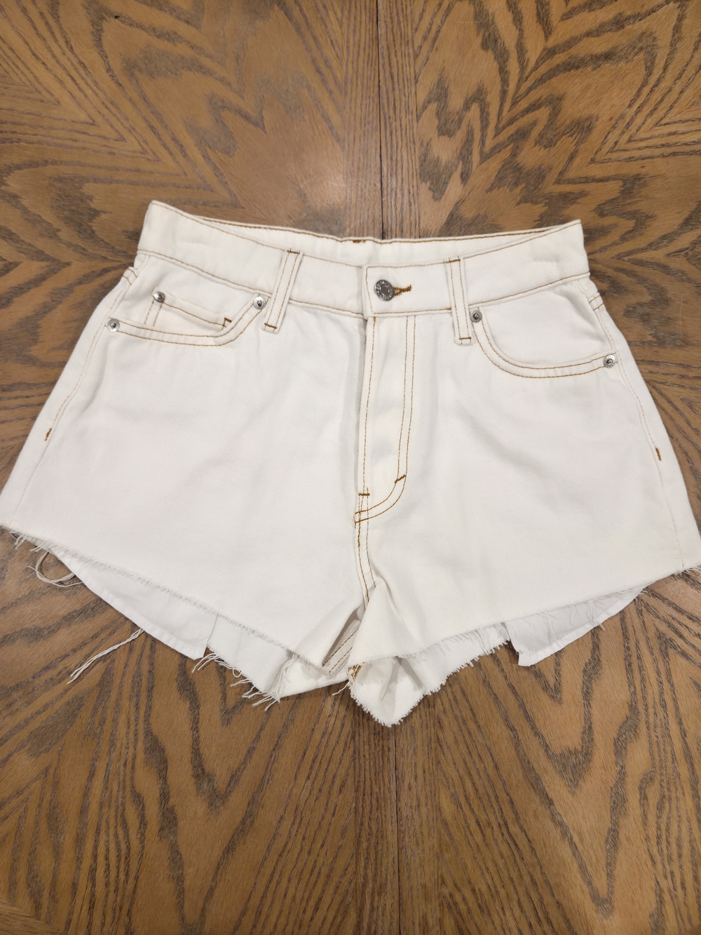 H&M Denim Curvy Fit Cheeky Shorts Women Size 4 White Distressed Frayed Festival